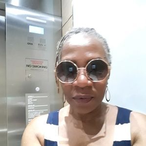 Meet your Posher, Claudette